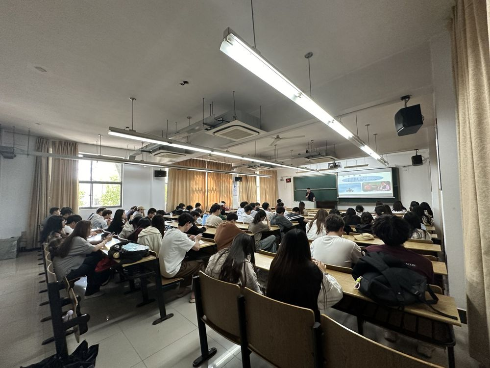 K8凯发国际科技集团在南京邮电大学通达学院举办讲座